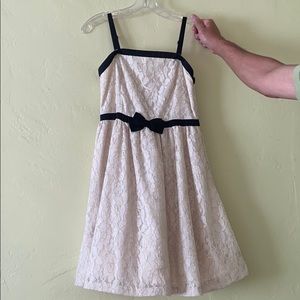 cream/white lace dress•johnnie b